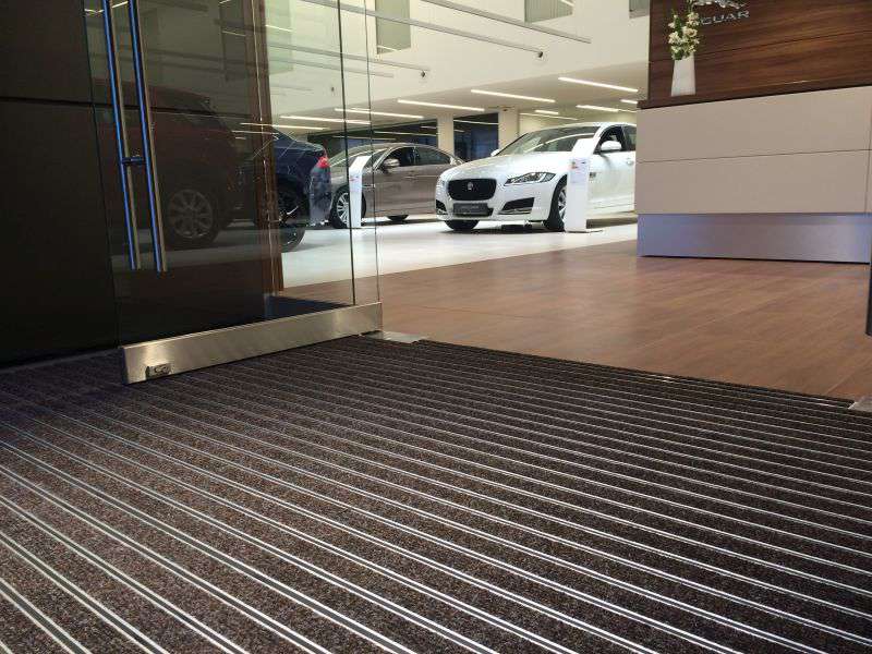 eingangsmattensystem in land rover salon