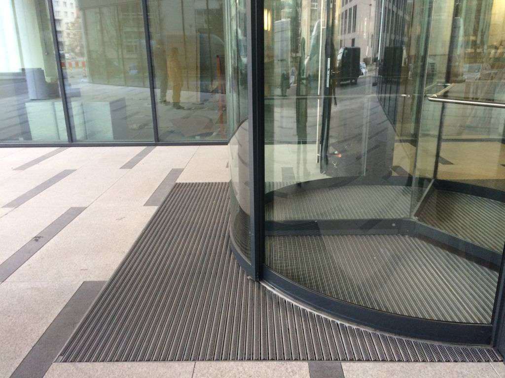 Eingangszone. Eingang zum Gebäude, Zone 1.
