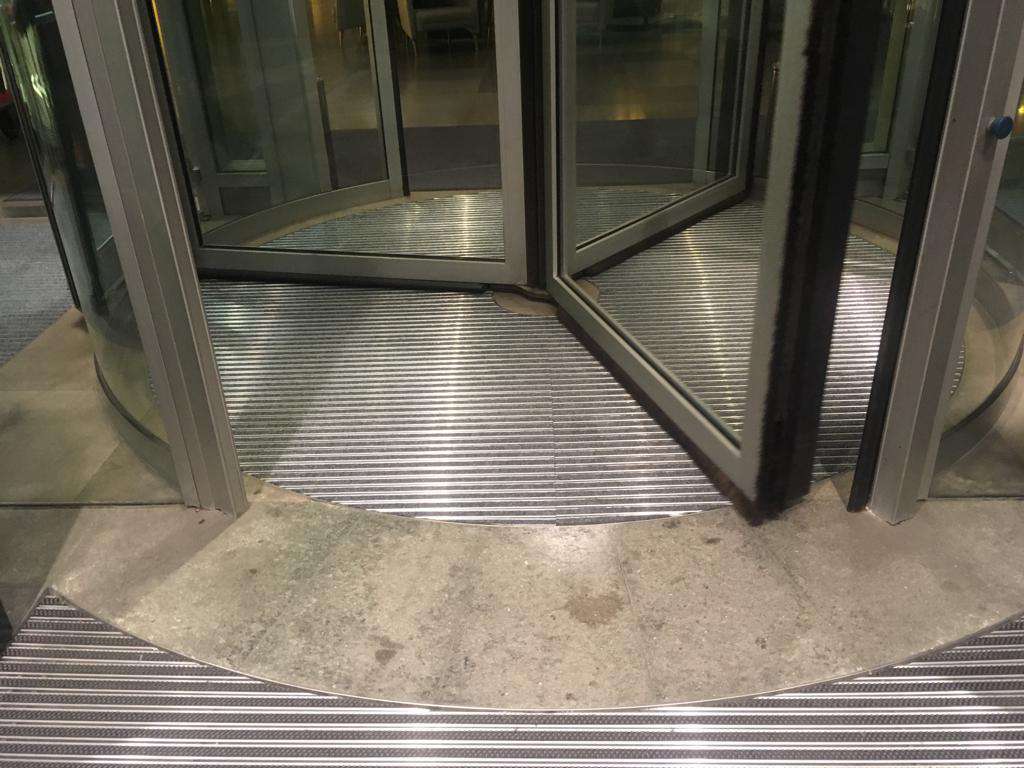 Die Kombination von Sauberlaufmatten und Fliesen ist optimal.
