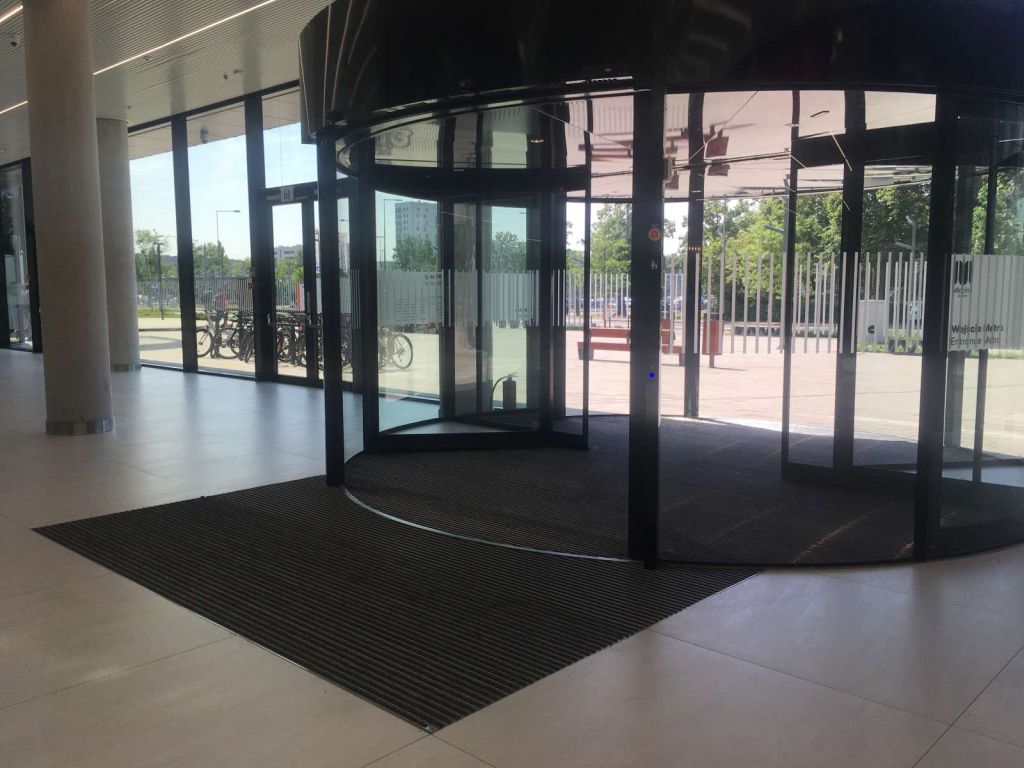 Sauberlaufzone in einem Einkaufszentrum.